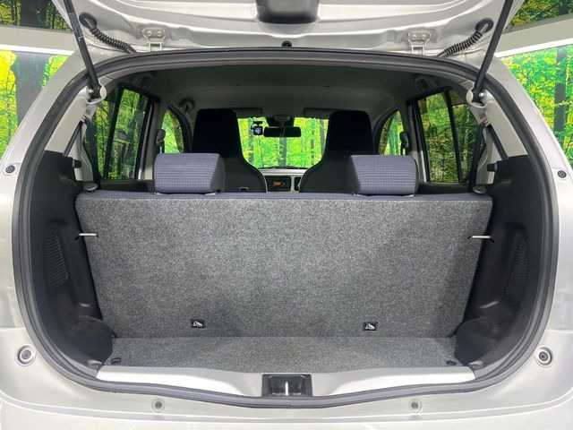 ���i�̂���������ʋ΁A���}���ɏ\���ȉ׎��X�y�[�X���m�ۂ��Ă���܂��B�Z�J���h�V�[�g��|���ƁA�傫�ȉו��̐ύڂ��\�ł���