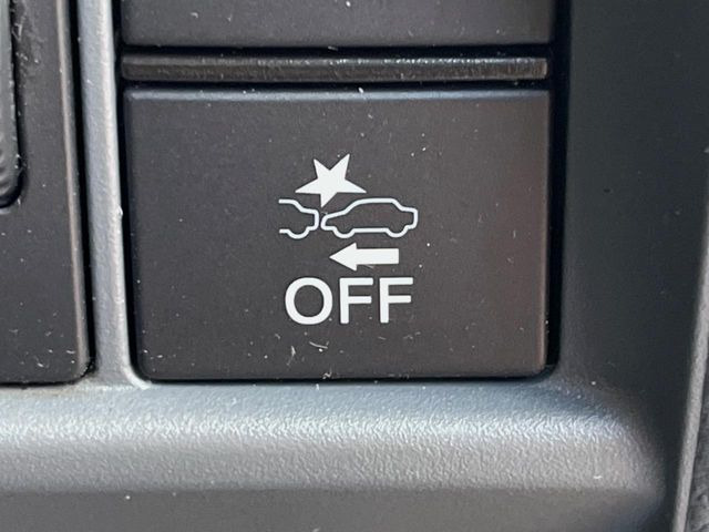 �y�z���_�Z���V���O�z���s���ɑO���̎ԗ�����F�����A�Փ˂������Ȏ��͌x��ƃu���[�L�ŏՓˉ���Ɣ�Q�y�����A�V�X�g�B�����S�Ƀh���C�u�����y���݂��������܂��B