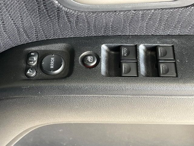 �y�d���i�[�~���[�z�T�C�h�~���[�͓d���i�[���ƂȂ��Ă���A�������ԏ�ł��L�Y�������X�N��}�����܂��B