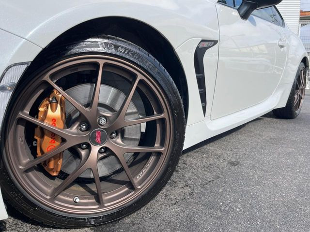 �yBBS��STI18�C���`�A���~�z�C�[���z��l�C���[�J�[�̃z�C�[���𑕔���y�ʁE���d�x�̃A���~�z�C�[���́A�n���h�����O�E�����ȂǁA����̎������サ�Ă���܂���