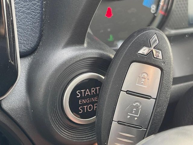 �y�I�y���[�V�����L�[�z�J�o����|�P�b�g�ɓ��ꂽ�܂܂ł��h�A�̎{���E�������\�ȃX�}�[�g�L�[�𑕔��B�G���W���̃I���E�I�t�����J�M�����o���K�v����������Ƃ��Ă��֗��ł���