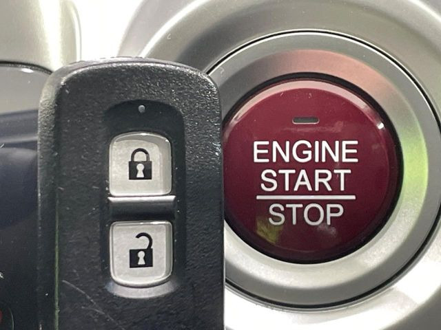 �yHonda�X�}�[�g�L�[�z�J�o����|�P�b�g�ɓ��ꂽ�܂܂ł��h�A�̎{���E�������\�ȃX�}�[�g�L�[�𑕔��B�G���W���̃I���E�I�t�����J�M�����o���K�v����������Ƃ��Ă��֗��ł���