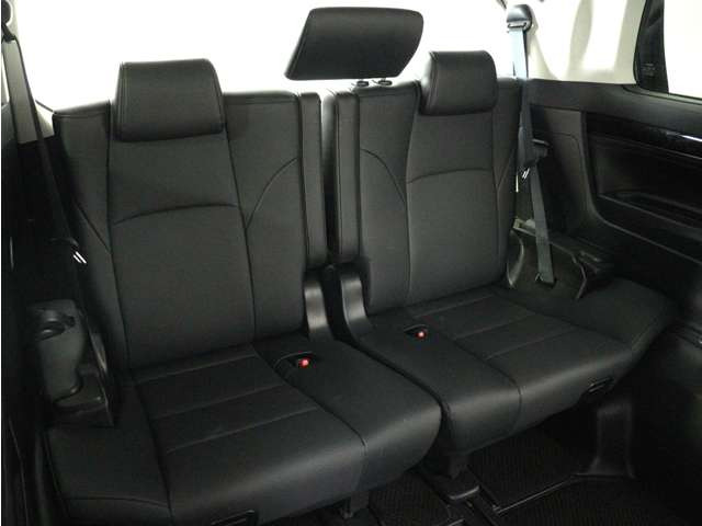 サードシートも広々とした空間をご用意しております!シートアレンジにて、快適スペースを作ることも可能となっております!アレンジパターンも豊富で、様々なシーンにご利用いただけます!