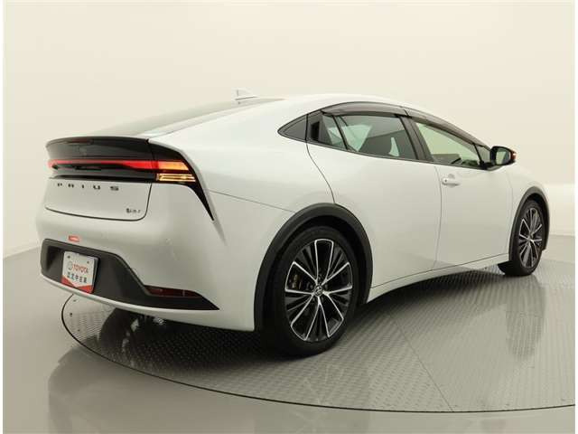 プリウス2.0 G E-Four 4WD