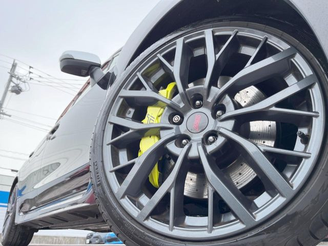 �y����19�C���`�A���~�z�C�[���z�O�ςɃ}�b�`���������A���~�z�C�[���𑕒����Ă���܂��B�e��ЊO�A���~�z�C�[����A�X�^�b�h���X�^�C�����戵�����Ă���܂��B���񂲑��k����������