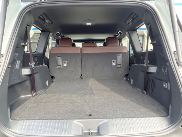 ���i�̂���������ʋ΁A���}���ɏ\���ȉ׎��X�y�[�X���m�ۂ��Ă���܂��B�V�[�g��|���ƁA�傫�ȉו��̐ύڂ��\�ł���