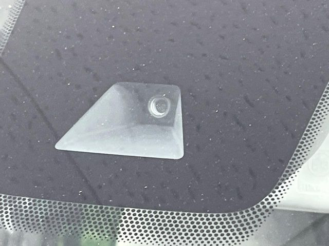 �y�G�}�[�W�F���V�[�u���[�L�z���s���ɑO���̎ԗ�����F�����A�Փ˂������Ȏ��͌x��ƃu���[�L�ŏՓˉ���Ɣ�Q�y�����A�V�X�g�B�����S�Ƀh���C�u�����y���݂��������܂��B