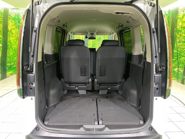 ���i�̂���������ʋ΁A���}���ɏ\���ȉ׎��X�y�[�X���m�ۂ��Ă���܂��B�Z�J���h�V�[�g��|���ƁA�傫�ȉו��̐ύڂ��\�ł���