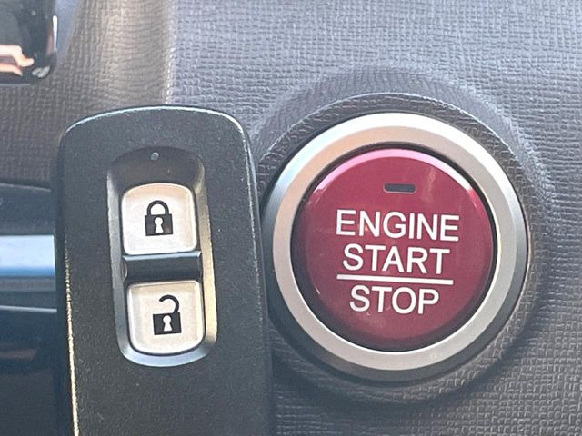 �yHonda�X�}�[�g�L�[�z�J�o����|�P�b�g�ɓ��ꂽ�܂܂ł��h�A�̎{���E�������\�ȃX�}�[�g�L�[�𑕔��B�G���W���̃I���E�I�t�����J�M�����o���K�v����������Ƃ��Ă��֗��ł���