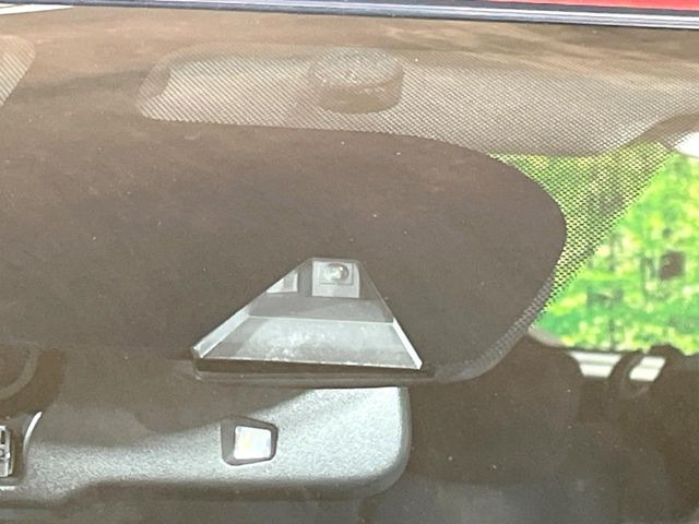 �y�G�}�[�W�F���V�[�u���[�L�z���s���ɑO���̎ԗ�����F�����A�Փ˂������Ȏ��͌x��ƃu���[�L�ŏՓˉ���Ɣ�Q�y�����A�V�X�g�B�����S�Ƀh���C�u�����y���݂��������܂��B