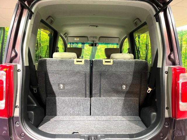 ���i�̂���������ʋ΁A���}���ɏ\���ȉ׎��X�y�[�X���m�ۂ��Ă���܂��B�Z�J���h�V�[�g��|���ƁA�傫�ȉו��̐ύڂ��\�ł���