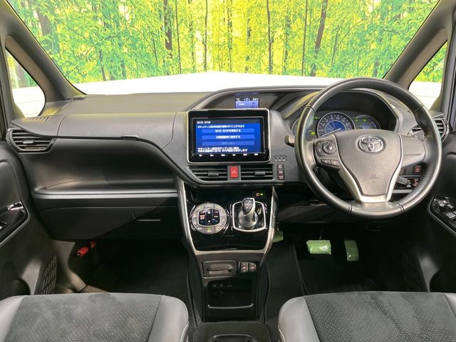 ヴォクシー1.8 ハイブリッド ZS 煌III