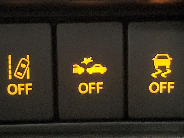 �y�X�Y�L �Z�[�t�e�B�T�|�[�g�z���s���ɑO���̎ԗ�����F�����A�Փ˂������Ȏ��͌x��ƃu���[�L�ŏՓˉ���Ɣ�Q�y�����A�V�X�g�B�����S�Ƀh���C�u�����y���݂��������܂��B