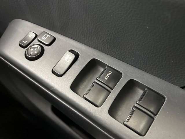 �y�d���i�[�~���[�z�T�C�h�~���[�͓d���i�[���ƂȂ��Ă���A�������ԏ�ł��L�Y�������X�N��}�����܂��B