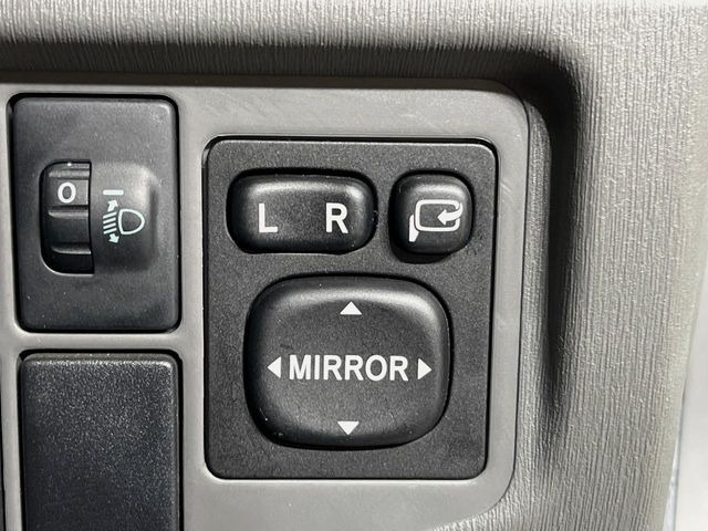 �y�d���i�[�~���[�z�T�C�h�~���[�͓d���i�[���ƂȂ��Ă���A�������ԏ�ł��L�Y�������X�N��}�����܂��B