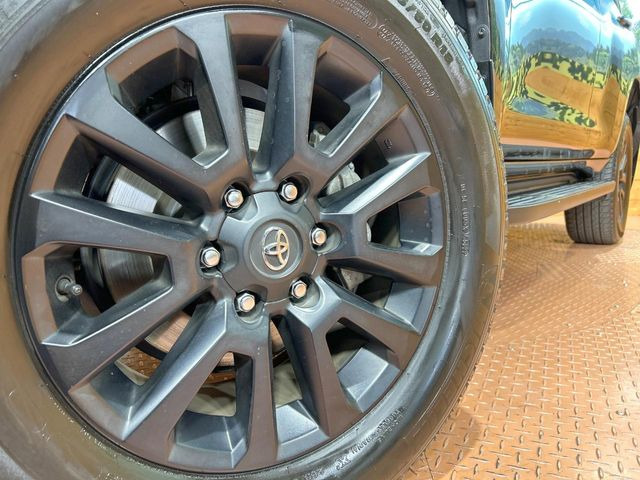 �y����18�C���`�A���~�z�C�[���z�O�ςɃ}�b�`���������A���~�z�C�[���𑕒����Ă���܂��B�e��ЊO�A���~�z�C�[����A�X�^�b�h���X�^�C�����戵�����Ă���܂��B���񂲑��k����������