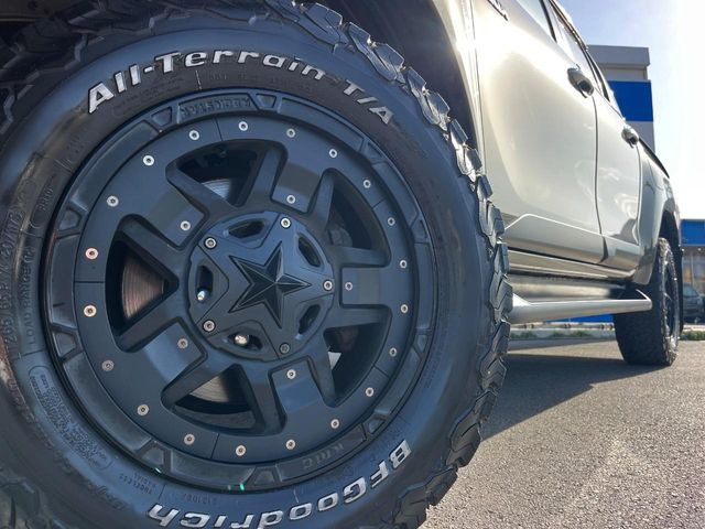 �y�A���~�z�C�[���z�O�ςɃ}�b�`�����A���~�z�C�[���𑕒����Ă���܂��B�e��A���~�z�C�[����A�X�^�b�h���X�^�C�����戵�����Ă���܂��B���񂲑��k����������