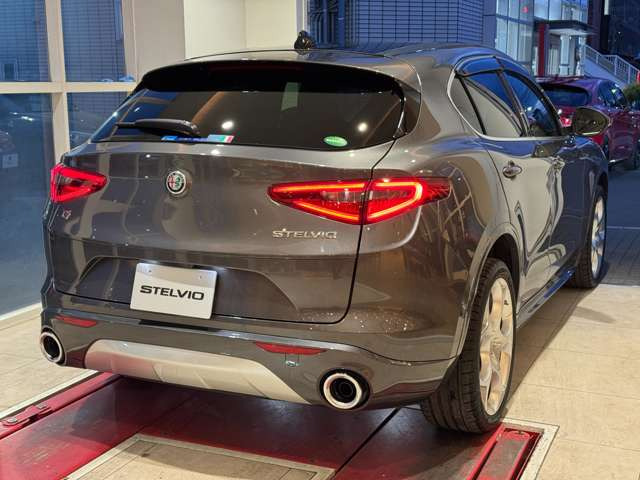 ステルヴィオ2.2 ターボ ディーゼル Q4 エディツィオーネ ルッソ 4WD