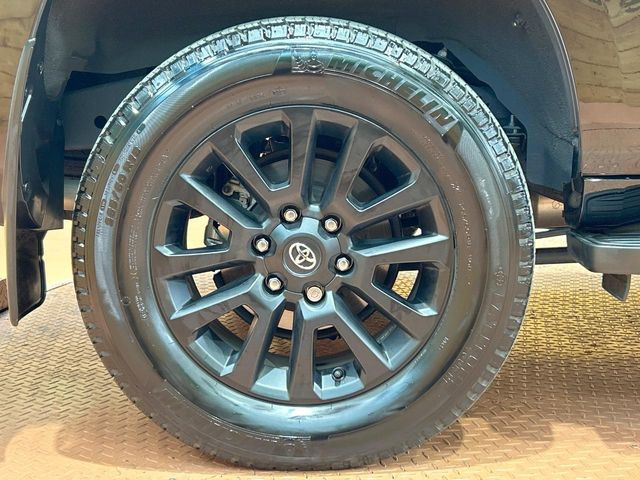 �y�O���[�h��p����18�C���`�A���~�z�C�[���z�f�U�C�����̍��������A���~�z�C�[���𑕒����Ă���܂��B�e��ЊO�A���~�z�C�[����A�X�^�b�h���X�^�C�����戵�����Ă���܂��B���񂲑��k����������