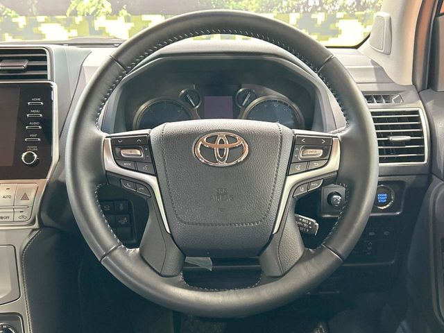 �y�����v�����X�e�A�����O�z�㎿�Ȋv���g�p���邱�ƂŁA��ɂ����������݂ƂĂ��^�]���₷���n���h���ł���