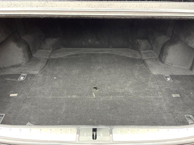 ���i�̂���������ʋ΁A���}���ɏ\���ȉ׎��X�y�[�X���m�ۂ��Ă���܂��B