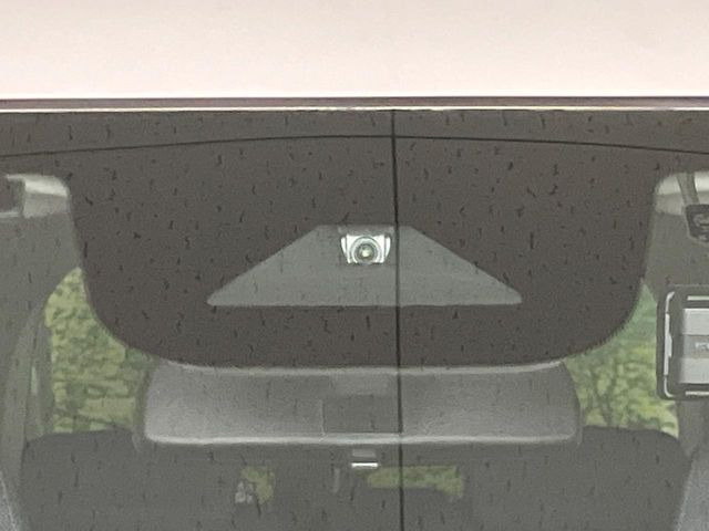 �y�z���_�Z���V���O�z���s���ɑO���̎ԗ�����F�����A�Փ˂������Ȏ��͌x��ƃu���[�L�ŏՓˉ���Ɣ�Q�y�����A�V�X�g�B�����S�Ƀh���C�u�����y���݂��������܂��B