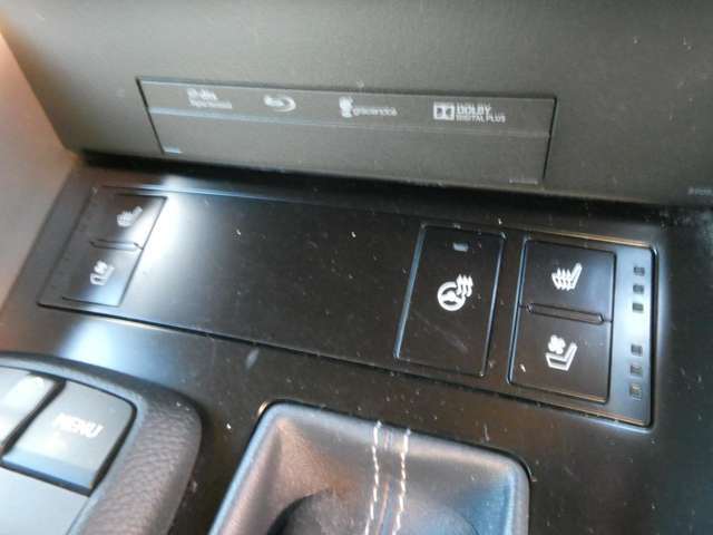 シートヒーター&シートエアコン装備!ステアリングヒーターも完備されているので快適です♪