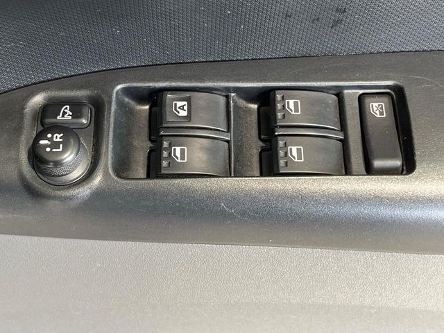 �y�d���i�[�~���[�z�T�C�h�~���[�͓d���i�[���ƂȂ��Ă���A�������ԏ�ł��L�Y�������X�N��}�����܂��B