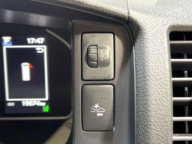 �y�g���^�Z�[�t�e�B�Z���X�z���s���ɑO���̎ԗ�����F�����A�Փ˂������Ȏ��͌x��ƃu���[�L�ŏՓˉ���Ɣ�Q�y�����A�V�X�g�B�����S�Ƀh���C�u�����y���݂��������܂��B