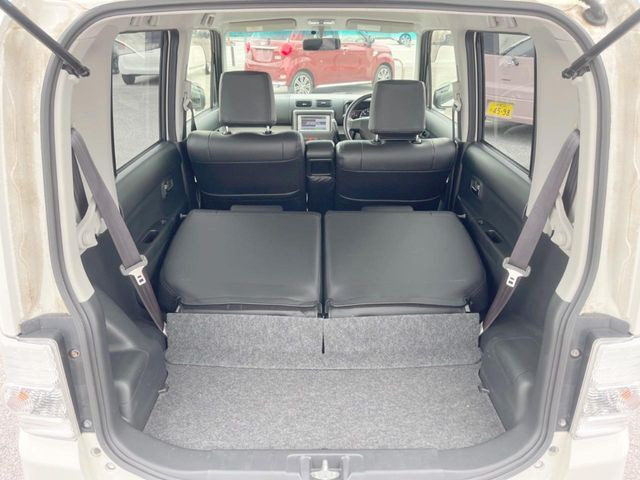 ���i�̂���������ʋ΁A���}���ɏ\���ȉ׎��X�y�[�X���m�ۂ��Ă���܂��B�Z�J���h�V�[�g��|���ƁA�傫�ȉו��̐ύڂ��\�ł���