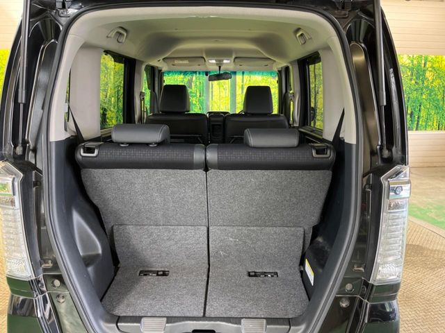 ���i�̂���������ʋ΁A���}���ɏ\���ȉ׎��X�y�[�X���m�ۂ��Ă���܂��B�Z�J���h�V�[�g��|���ƁA�傫�ȉו��̐ύڂ��\�ł���