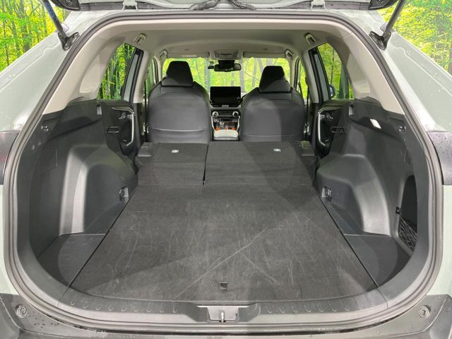 ���i�̂���������ʋ΁A���}���ɏ\���ȉ׎��X�y�[�X���m�ۂ��Ă���܂��B�Z�J���h�V�[�g��|���ƁA�傫�ȉו��̐ύڂ��\�ł���