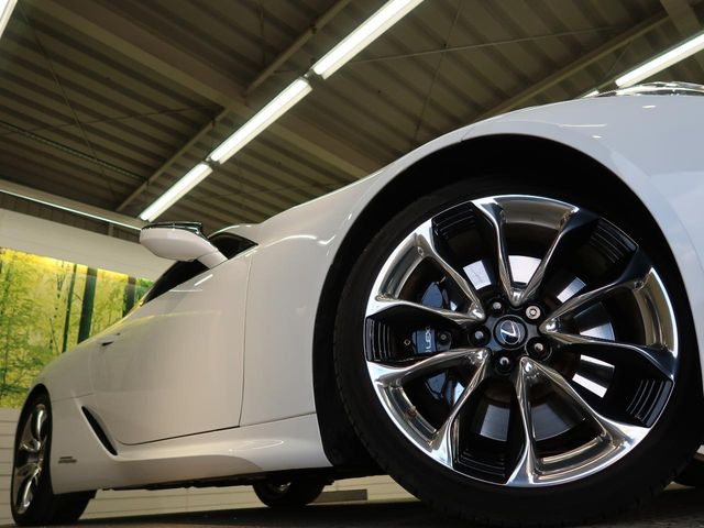 �y�����I�v�V����21�C���`�A���~�z�C�[���z�����I�v�V�����z�C�[���𑕒��B���s���\�̌���ɉ����A�O�ς����X�^�C���b�V���ɂȂ��Ă��܂��B