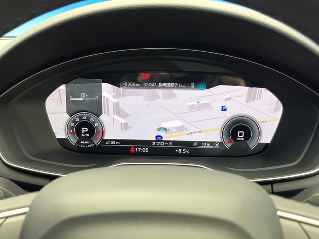 ���o�[�`�����R�b�N�s�b�g:�S�̂��t���p�l���ƂȂ��Ă����i�I�ȃ��[�^�[�p�l���B�ʏ�̃X�s�[�h���[�^�[�Ƃ��Ă̋@�\�͂������A�i�r�E�I�[�f�B�I�@�\�̊m�F�E������ł��A�^�]�ɏW�����₷���Ȃ��Ă���܂��B