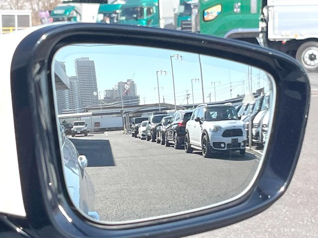 ���u���C���h�A�V�X�g�Z���T�[:���p����̎Ԃ����m���A�h���C�o�[���Ԑ��ύX���s���ۂɁA�x�����Ƌ��ɒ��ӂ𑣂��Ă������S�x���@�\�ł�!