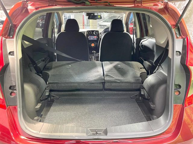 ���i�̂���������ʋ΁A���}���ɏ\���ȉ׎��X�y�[�X���m�ۂ��Ă���܂��B�Z�J���h�V�[�g��|���ƁA�傫�ȉו��̐ύڂ��\�ł���