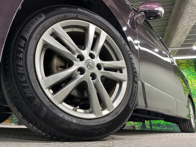 �y����18�C���`�A���~�z�C�[���z�O�ςɃ}�b�`���������A���~�z�C�[���𑕒����Ă���܂��B�e��ЊO�A���~�z�C�[����A�X�^�b�h���X�^�C�����戵�����Ă���܂��B���񂲑��k����������