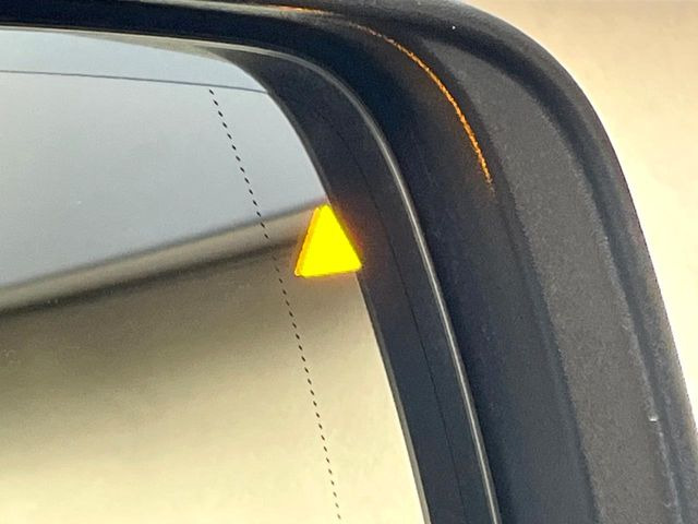 ���u���C���h�A�V�X�g�Z���T�[:���p����̎Ԃ����m���A�h���C�o�[���Ԑ��ύX���s���ۂɁA�x�����Ƌ��ɒ��ӂ𑣂��Ă������S�x���@�\�ł�!