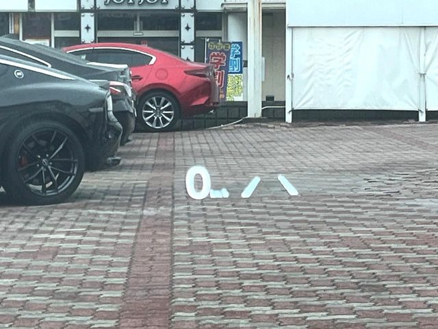 �y�J���[�w�b�h�A�b�v�f�B�X�v���C�z���݂̑��x�⑖�s�����f�W�^���\���ŉ^�]�ȑO���̃K���X�ɓ��e!�J���[�t���Ŏ��F���������A�^�]���ڐ������炳���K�v�ȏ����m�F�ł���̂łƂ��Ă��֗��ň��S!