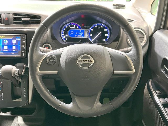 �y�����v�����X�e�A�����O�z�㎿�Ȋv���g�p���邱�ƂŁA��ɂ����������݂ƂĂ��^�]���₷���n���h���ł���