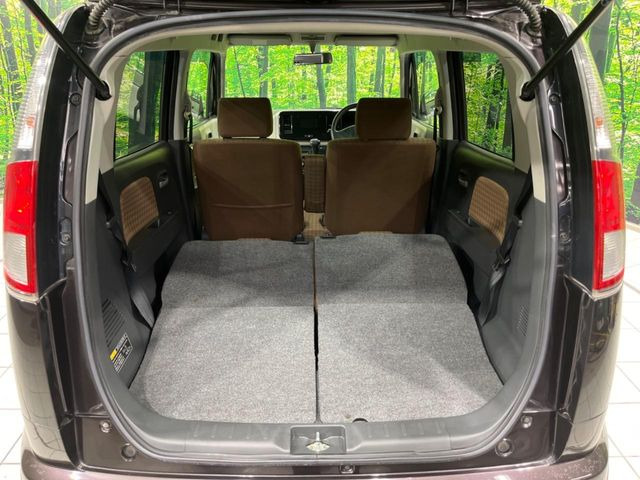 ���i�̂���������ʋ΁A���}���ɏ\���ȉ׎��X�y�[�X���m�ۂ��Ă���܂��B�Z�J���h�V�[�g��|���ƁA�傫�ȉו��̐ύڂ��\�ł���