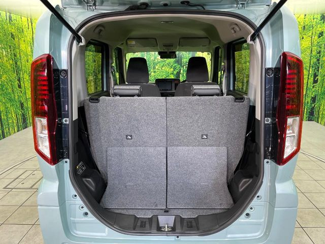 ���i�̂���������ʋ΁A���}���ɏ\���ȉ׎��X�y�[�X���m�ۂ��Ă���܂��B�Z�J���h�V�[�g��|���ƁA�傫�ȉו��̐ύڂ��\�ł���