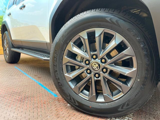 �y����20�C���`�A���~�z�C�[���z�O�ςɃ}�b�`���������A���~�z�C�[���𑕒����Ă���܂��B�e��ЊO�A���~�z�C�[����A�X�^�b�h���X�^�C�����戵�����Ă���܂��B���񂲑��k����������