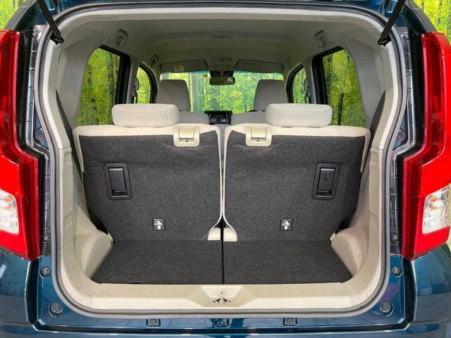 ���i�̂���������ʋ΁A���}���ɏ\���ȉ׎��X�y�[�X���m�ۂ��Ă���܂��B�Z�J���h�V�[�g��|���ƁA�傫�ȉו��̐ύڂ��\�ł���