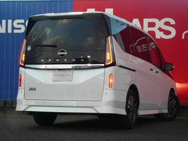 セレナ2.0 ハイウェイスターV セカンドスライドアップシート