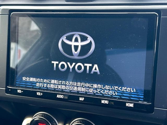 �y�����i�r�z�l�C�̏����i�r�𑕔����Ă���܂��B�i�r�̎g���₷���͂������A�I�[�f�B�I�@�\���[��!�L�����v�◷�s�͂������A�ʋ΂┃�����ȂǕ��i�̃h���C�u���y�����Ȃ�͂���