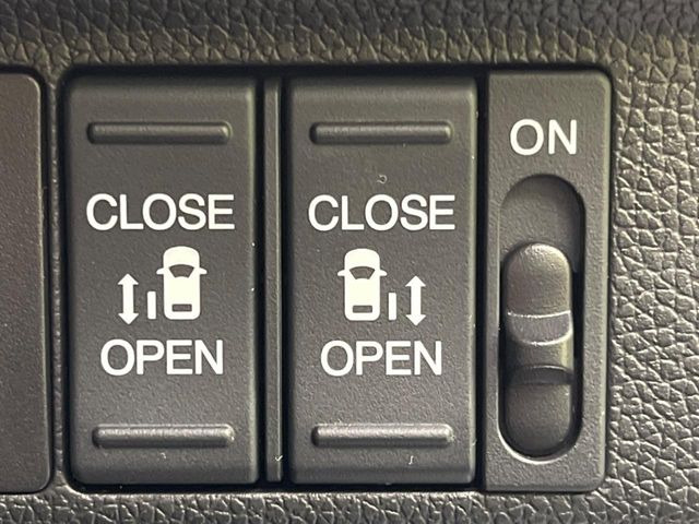 �y�����X���C�h�h�A�z���ԏ�ŗׂ̎ԂƂ̊Ԋu���������ɂ������A�X���C�h�h�A�Ȃ���S!�h�A�I�[�v������������炸�A�J�������L���̂ŏ��~�肪�Ƃ��Ă��ȒP�ł��B�傫�ȉו��̏o���������Ȃ���\��