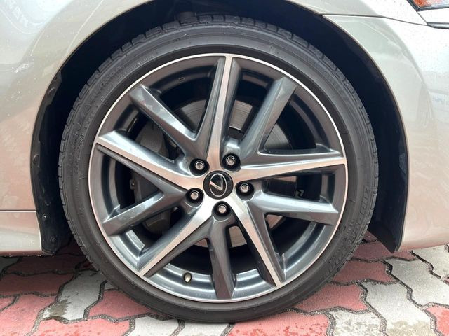 �y����19�C���`�A���~�z�C�[���z�O�ςɃ}�b�`���������A���~�z�C�[���𑕒����Ă���܂��B�e��ЊO�A���~�z�C�[����A�X�^�b�h���X�^�C�����戵�����Ă���܂��B���񂲑��k����������