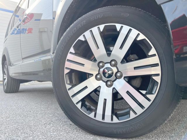 �y�����A���~�z�C�[���z�O�ςɃ}�b�`���������A���~�z�C�[���𑕒����Ă���܂��B�e��ЊO�A���~�z�C�[����A�X�^�b�h���X�^�C�����戵�����Ă���܂��B���񂲑��k����������