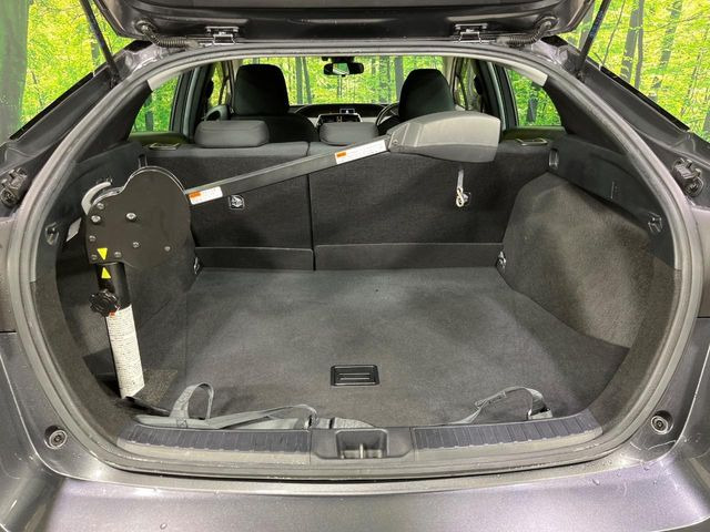 ���i�̂���������ʋ΁A���}���ɏ\���ȉ׎��X�y�[�X���m�ۂ��Ă���܂��B�Z�J���h�V�[�g��|���ƁA�傫�ȉו��̐ύڂ��\�ł���